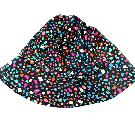 Cargar imagen en el visor de la galería, gorros uv - Ponytail fruta de colores - Lunares negros con rosado y azul
