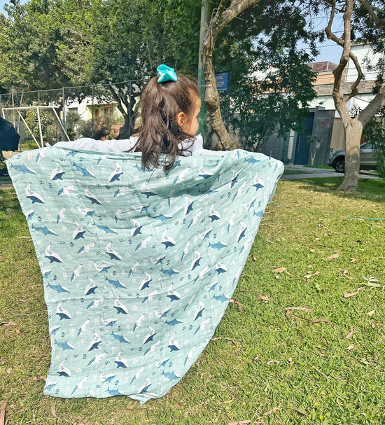 Cargar imagen en el visor de la galería, muselina ballena fondo verde
