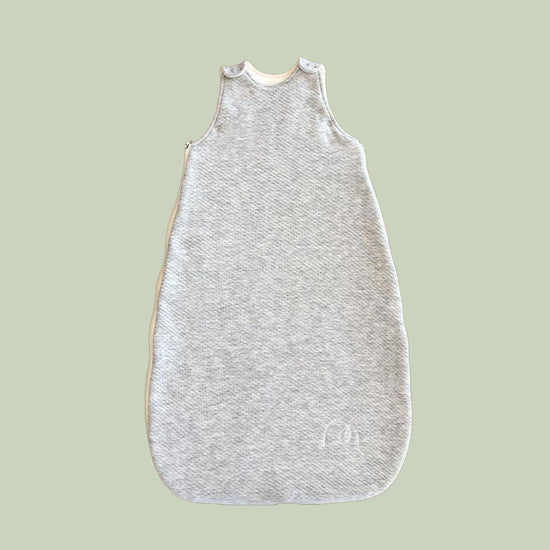 saco de dormir verano color gris melange, forrado por dentro en 100% algodón pima
